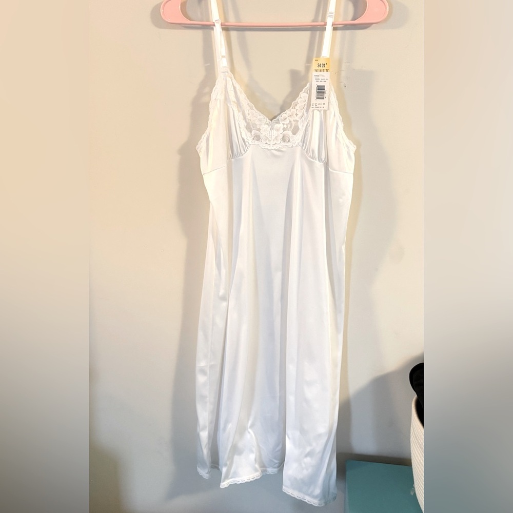 Vassarette vintage Elegant White Lace Trim Nightgown SMALL NWT